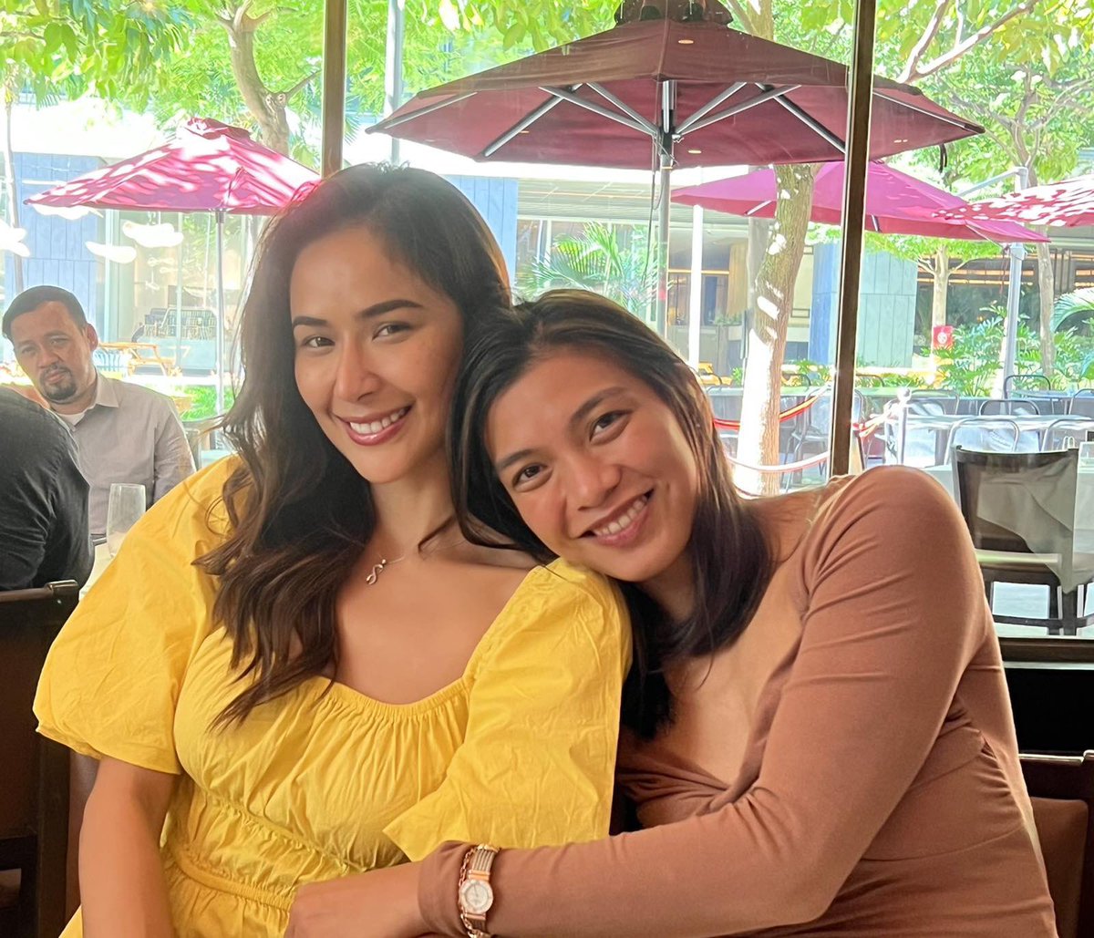 Japyys's tweet image. Posting my fave SamLy photos again, cause why not? 

Happy Samber Day, our queen. May you continue to radiate happiness and love to the people around you. I admire you for knowing when to stand up for what is right especially for the ones you love. We love you, endlessly. 👸🏻