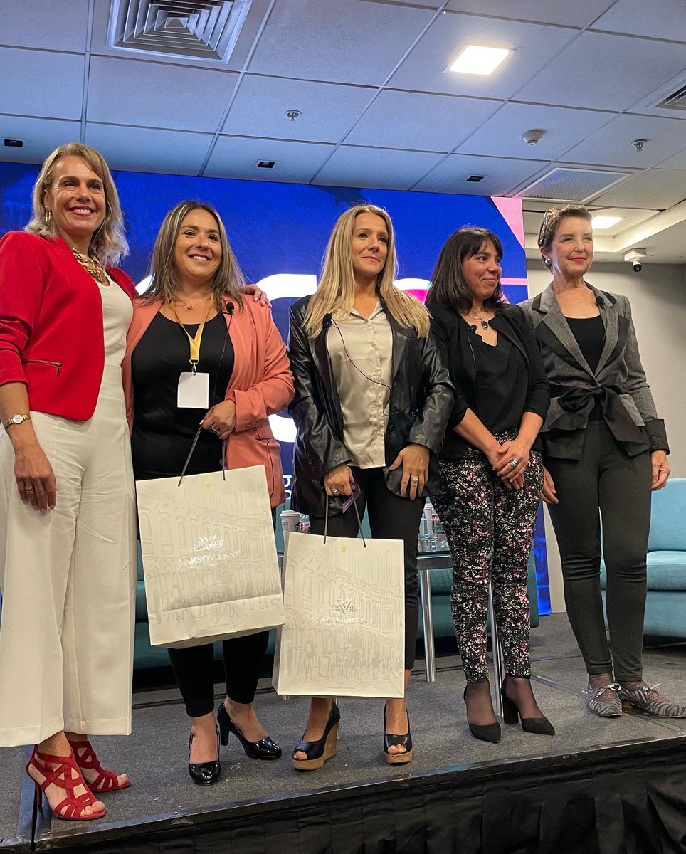 ClaudiaMagna2's tweet photo. Ameno conversatorio sobre “Mujeres en la Industria Logística” en #Filce felicitaciones por la iniciativa y las invitadas !! #Filce2023 @alogchile @GloriaHutt @AduanaCL @mundomaritimo @WistaChile https://t.co/kCrqhl0g5G