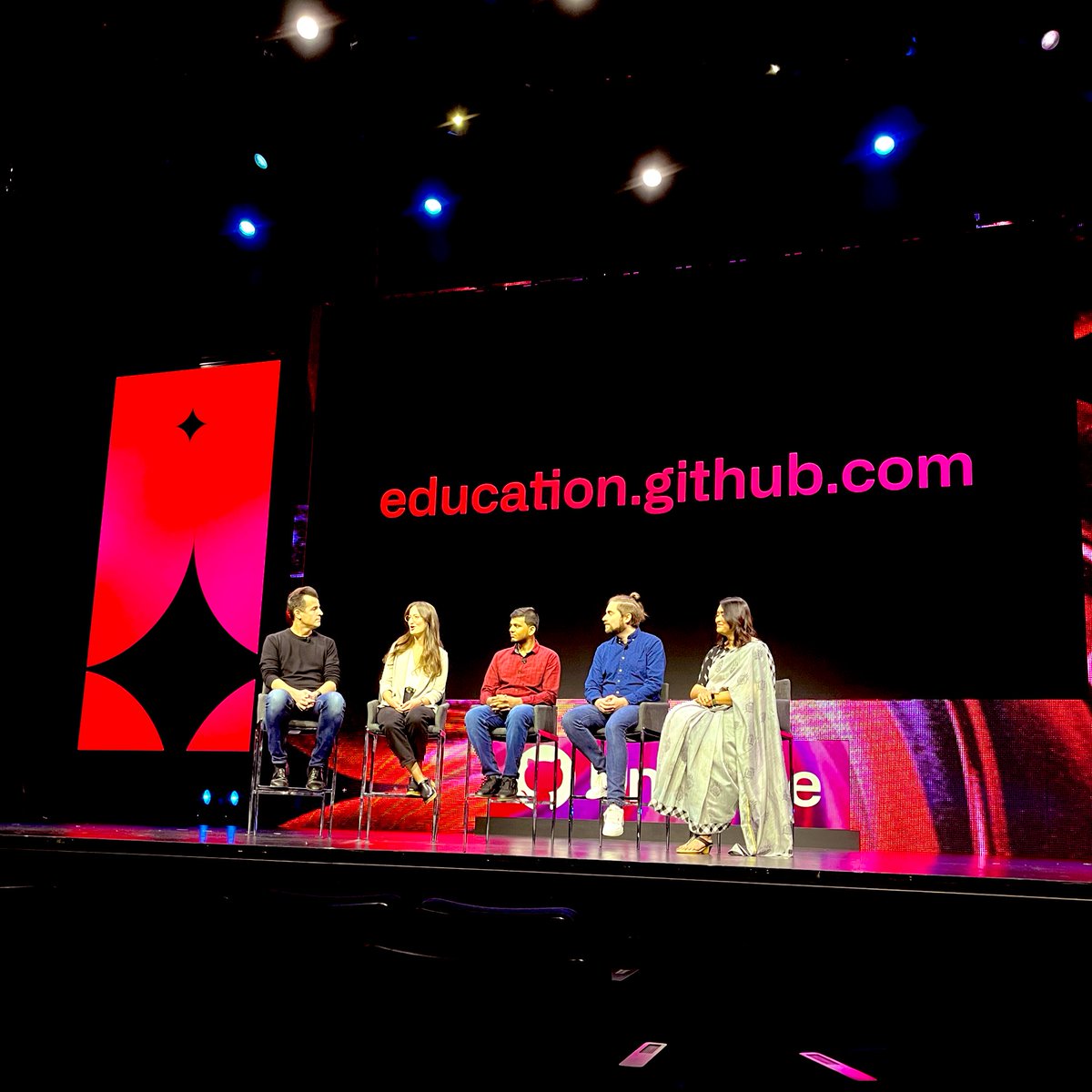 dwvicy's tweet image. at the mona stage with @GitHubEducation and @davidjmalan!!! 🤩
#githubuniverse2022