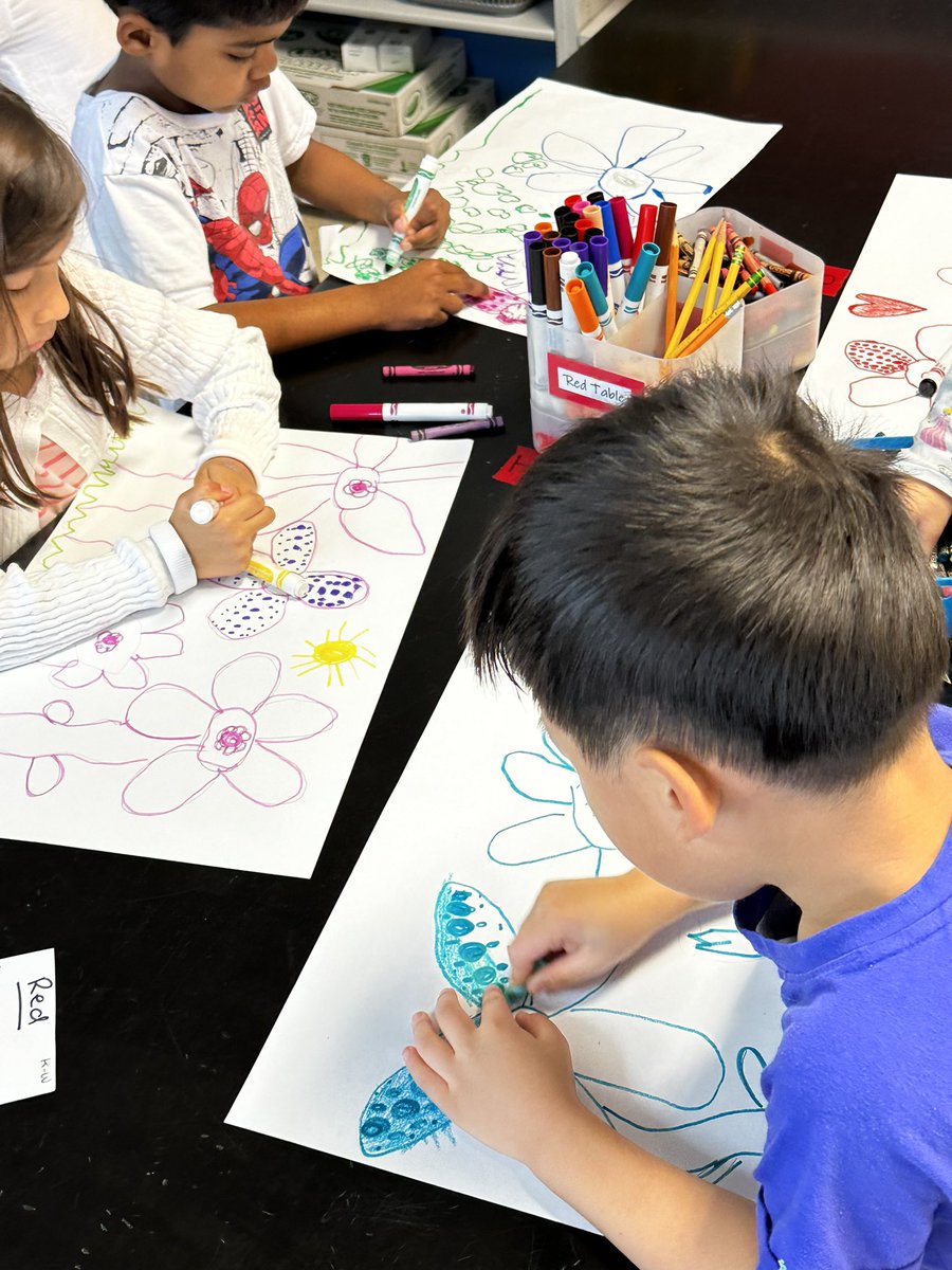 ROEworld's tweet photo. Kinder students working on their Yayoi Kusama inspired drawings with @MelisaWalsh18 @ROEArt1 https://t.co/xqXx7NCscV