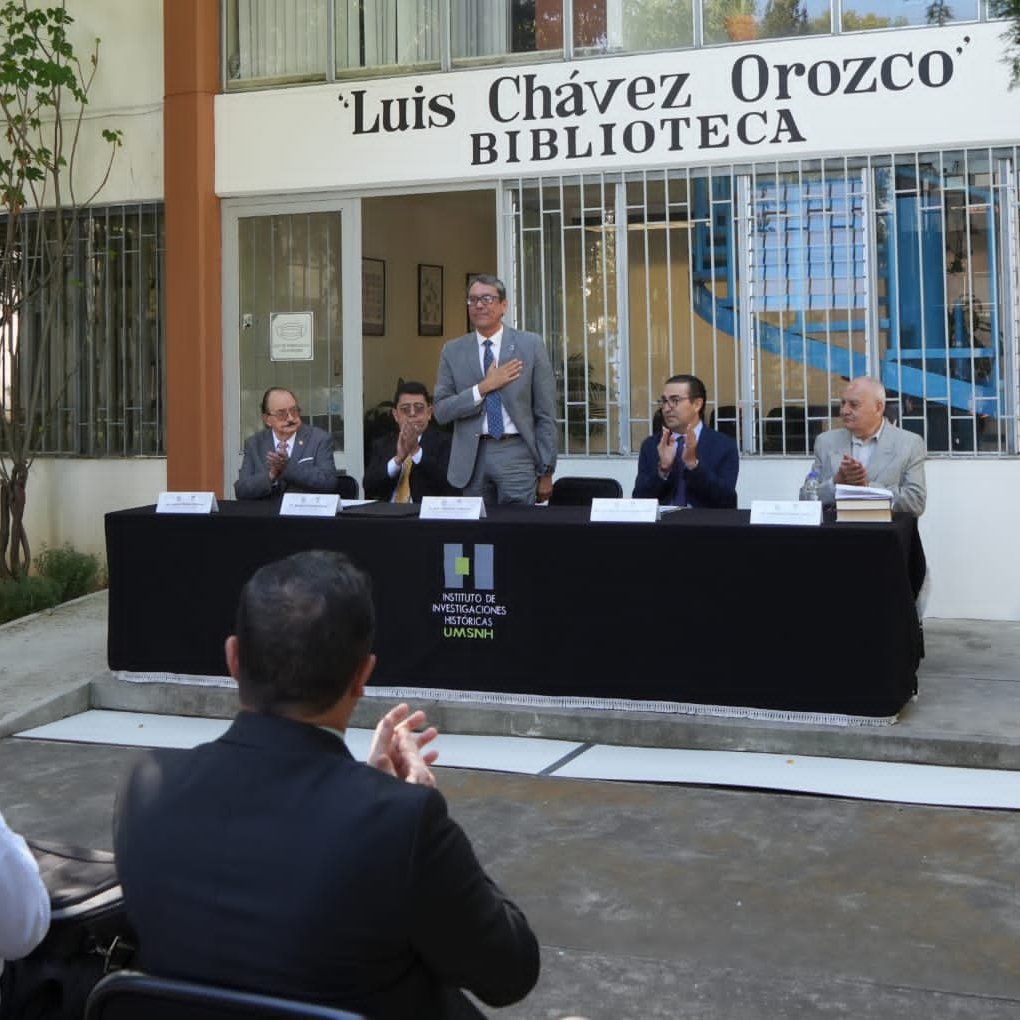 PUmsnh's tweet photo. #UMSNH
CELEBRA INSTITUTO DE INVESTIGACIONES HISTÓRICAS 35 AÑOS DE SU FUNDACIÓN
 
En el marco del aniversario, se entregó un reconocimiento al ex rector nicolaita Leonel Muñoz Muñoz.

Ver comunicado completo :
https://t.co/Y6njP7Fu8K https://t.co/iYtpLhS7Cr