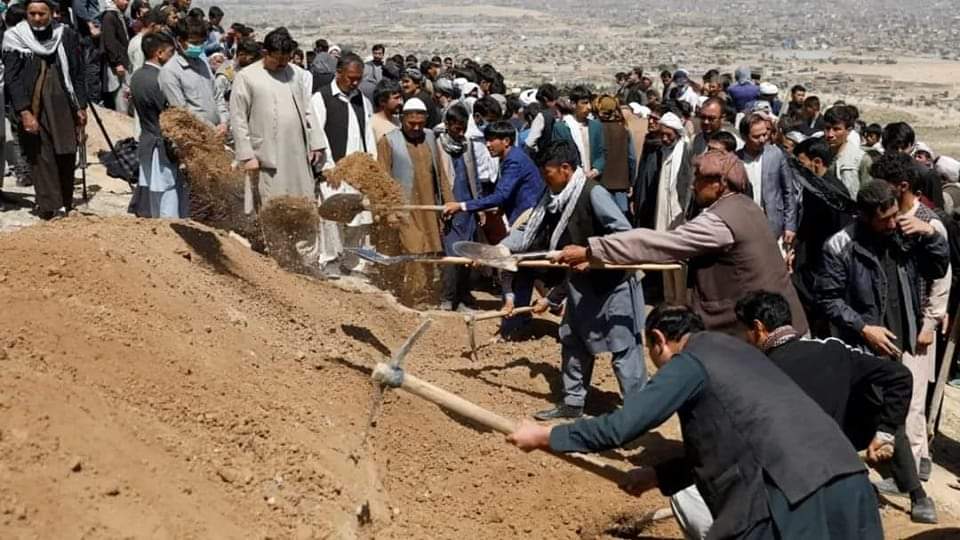 گورستان های دسته جمعی فرزندان هزاره که در صنف های درسی به نسبت اینکه فقط هزاره بوده اند مورد نسل‌کشی قرار گرفته اند شاهد زنده و انکارناپذیر نسل‌کشی است،  اینها غیر از هزاره بودن دیگر  وهیچ ادعای نمیتواند وجود داشته باشد که سبب‌ نسل‌کشی اینها شده باشد . 
#StopHazaraGenocide