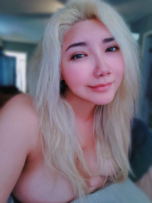 Should I keep the hair blonde for a while? Or just dye it a crazy color? :p https://t.co/O4njB5GNga