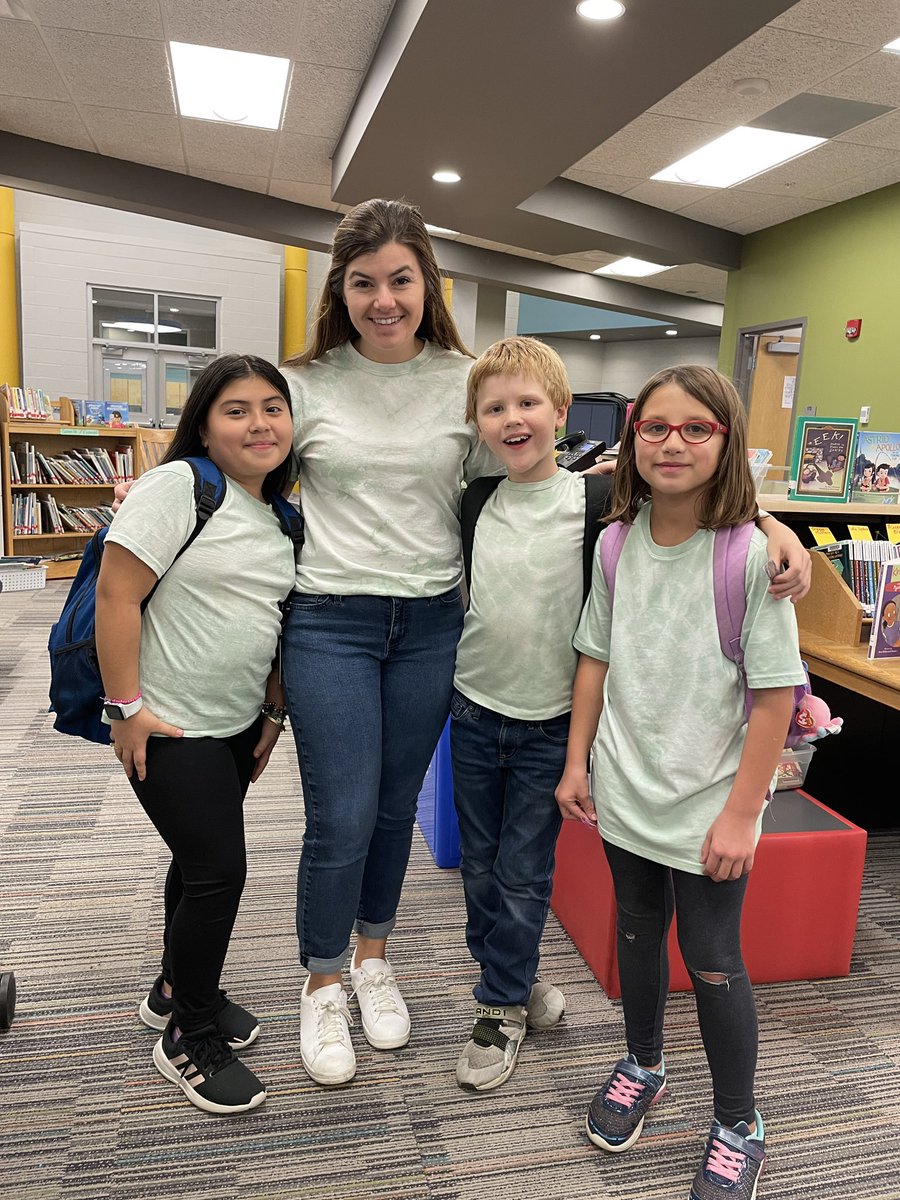 MissFulk3's tweet photo. Twin Day for spirit week @shawanoe! https://t.co/fzzRgbAot9