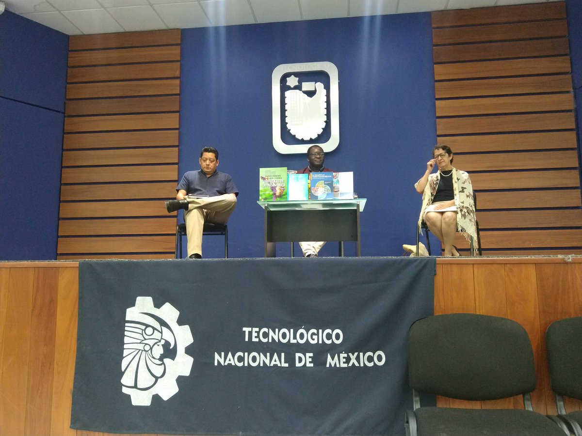 #EducaciónYTurismo En el panel de expertos #PerspectivasDeLaSustentabilidadYLaCompetitividadDelTurismoPostPandemiaEnMéxico participan los Dres. Ricardo Sonda de la Rosa, Kennedy Obombo Magio y Elisa Guillén Argüelles en el Aula Magna del <a href="/TecNM_MX/">TecNM</a> <a href="/TecNM_Cancun/">@TecNM_Cancun</a> <a href="/mapachestec/">@MAPACHESTec</a>