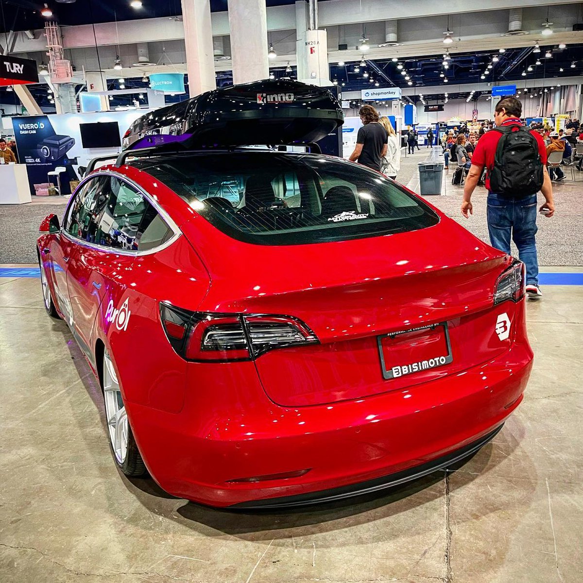 NabVisualDesign's tweet photo. Tesla Model 3 construido por @bisimoto que fue llevado al @semashow 2022 en Las Vegas.
Thank you Bisi for the opportunity to let me be part of an incredible project like the Tesla Model 3 and Juiced Bikes Hyperscrambler 2.
#Bisimoto #Tesla #Model3 #SEMAshow #NABVisualDesign https://t.co/4qQKVbaNJB