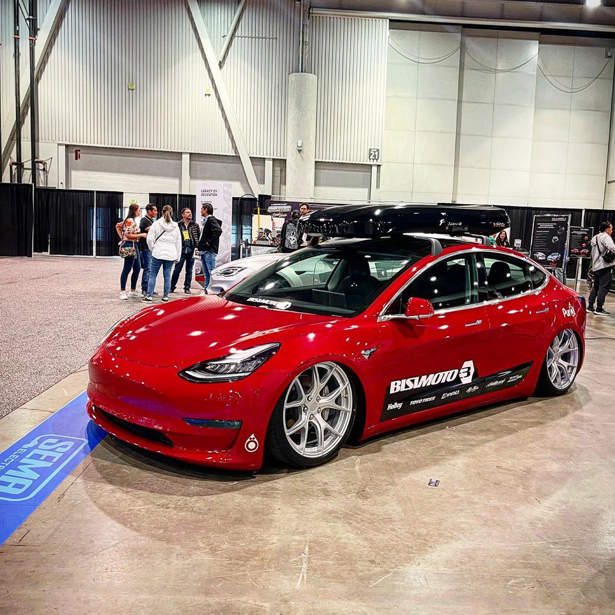 NabVisualDesign's tweet photo. Tesla Model 3 construido por @bisimoto que fue llevado al @semashow 2022 en Las Vegas.
Thank you Bisi for the opportunity to let me be part of an incredible project like the Tesla Model 3 and Juiced Bikes Hyperscrambler 2.
#Bisimoto #Tesla #Model3 #SEMAshow #NABVisualDesign https://t.co/4qQKVbaNJB