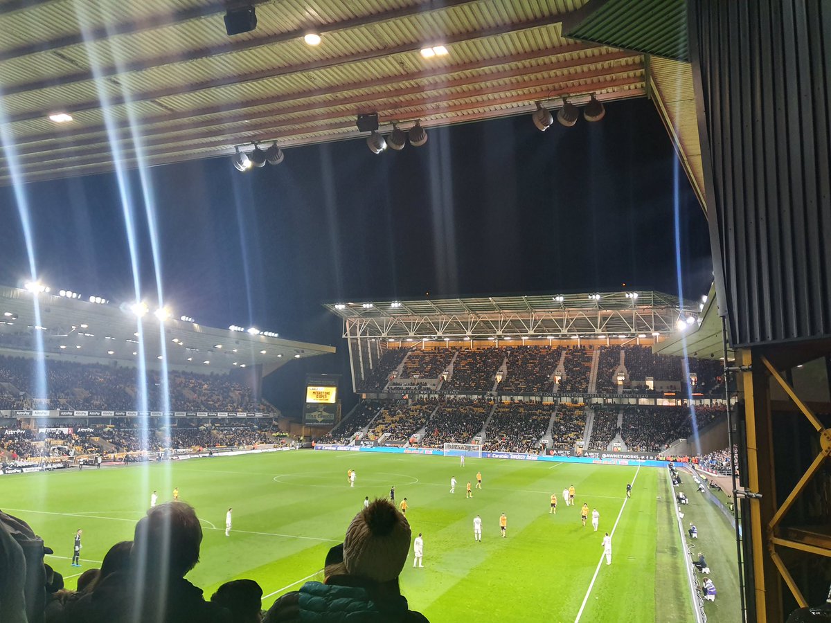 ChrisLGrandison's tweet image. Another insightful evening this time shadowing Insp Butler at the Woves vs Leeds game ⚽️#Thanks Marc

Well policed by the @FootballUnitWMP 👏🏽

Great to see @SweeneySinead1 also 👋🏽

Back to @ResponseWMP tomorrow for two more night shifts with #Dunit 🚔