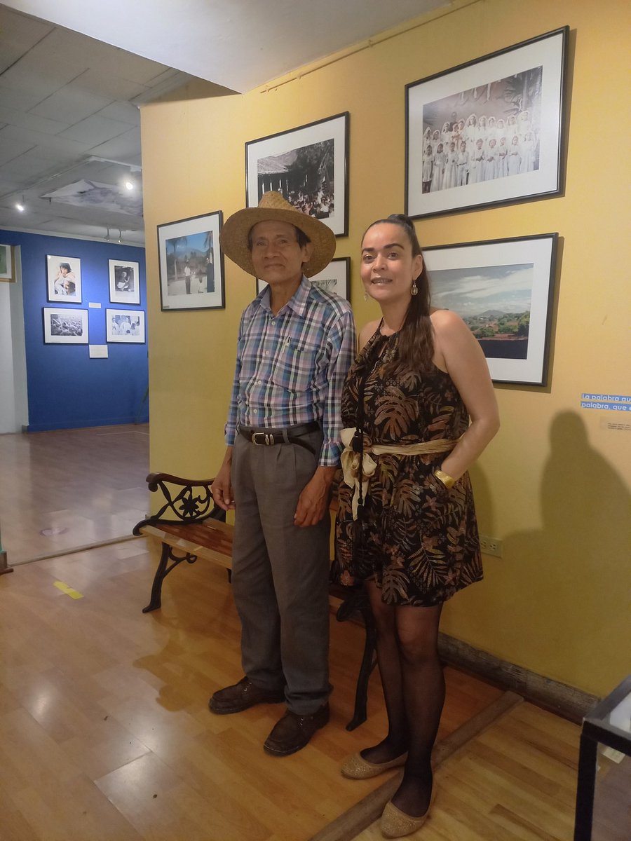 tania_primavera's tweet photo. Con Nicolás desde #Pushtan, #Nahuizalco; él trae al museo los mini  petates laboreados que crean las mujeres y van dentro del juego didáctico Los Izalcos. Logré conversar un poco sobre la Comunidad. Urge se declaren los sitios sagrados como el río Sensunapán #ElSalvador https://t.co/p5XwFfdwTw