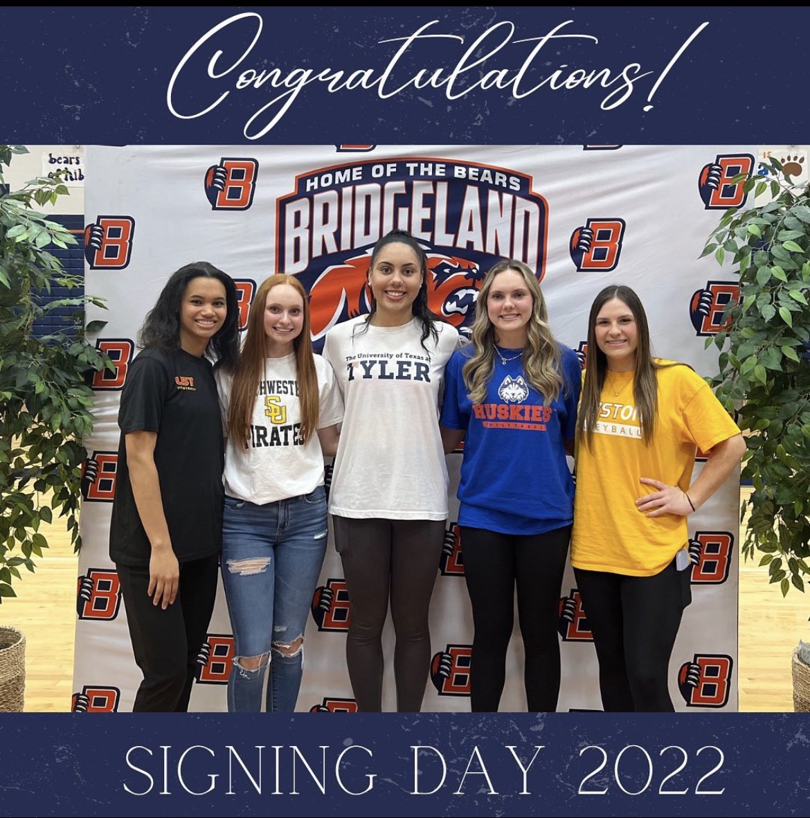 BridgelandVB's tweet photo. BIG congrats to our 5 seniors who signed their Letters of Intent today to continue their volleyball careers in college!! 🎓🏐 We are so proud of you ladies, and can’t wait to continue cheering you on after you leave the den!🧡🐻💙 @HoustonChronHS @vypehouston @CFISDAthletics https://t.co/EeDjmw16ya