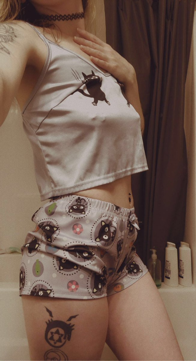 Lazy_Lewds55's tweet photo. Hiya lovelies! Sneak peak at the piercings! A better look at them in the link in my bio! 🥰🤗 #onlyfanspromo #LinkInBio #LGBTQ #sellingcontent #onlyfansgirl https://t.co/3fSEZakPeU