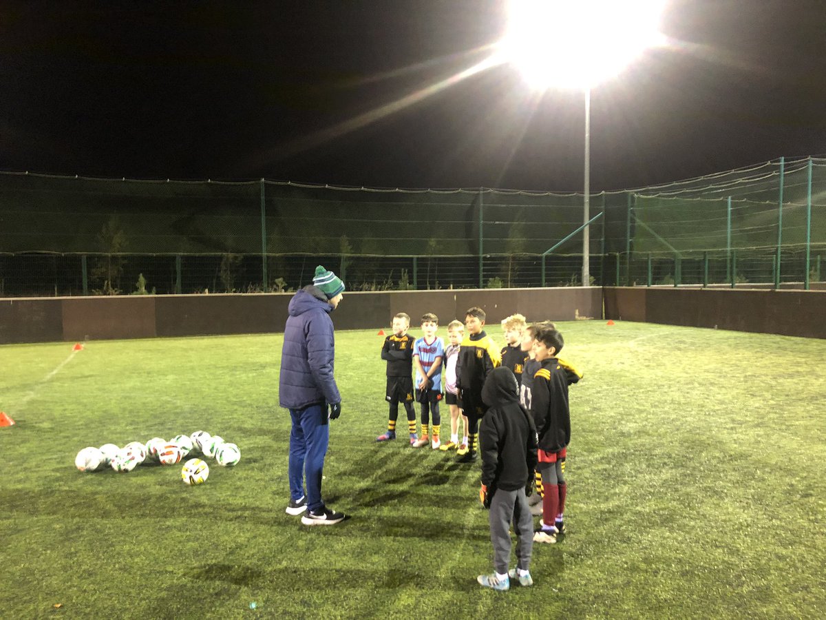 AthboyC's tweet photo. Great to host a FAI PDP 1 course at our Astros with some of our own coaches attending👍💪

Thanks to some of our Under 9 squad who came down to help out.

Thanks again to Richie Smith. Brilliant course as usual👏
@FAIMeath 
@FAIGrassroots 
@necsl 
#yourclubourcommunity
#faimeath https://t.co/7WLdLC0lZo