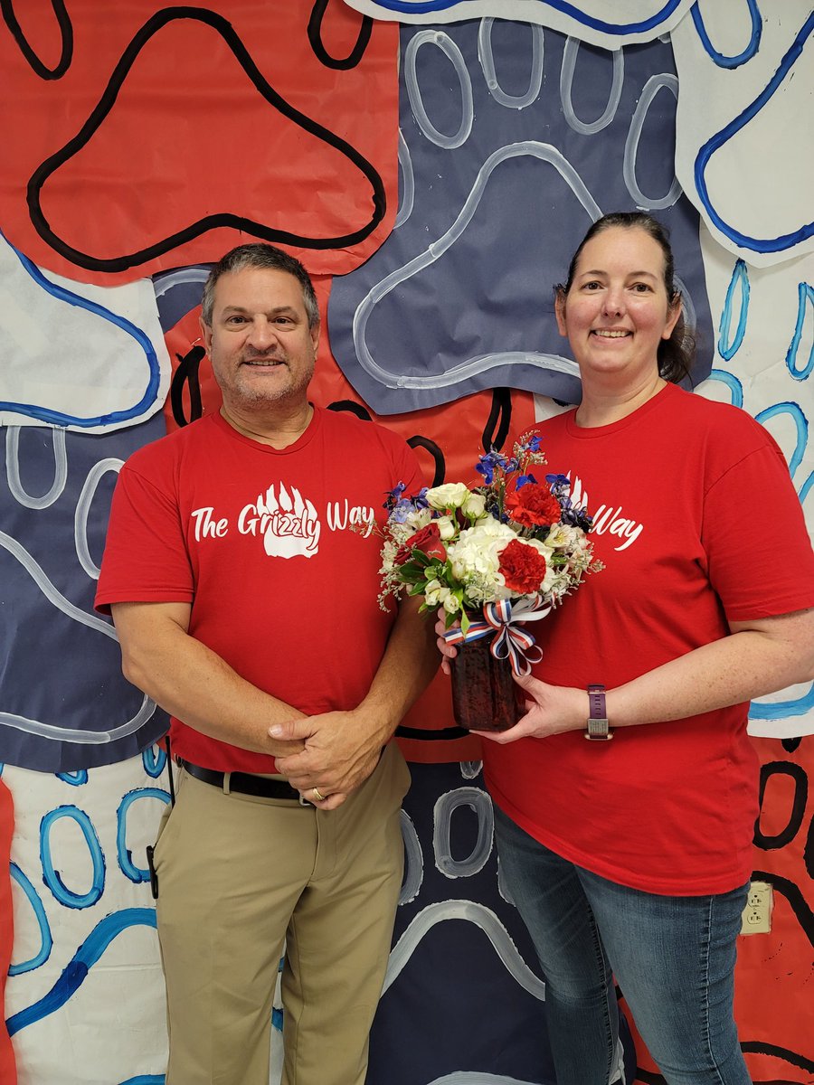 GFH_Mediacenter's tweet photo. Congratulations to Deb Guernsey, Grassfield High School's Literacy/Reading Teacher of the Year! @grassfield_hs @VSLAChesapeake https://t.co/Vhkxx9lLNQ