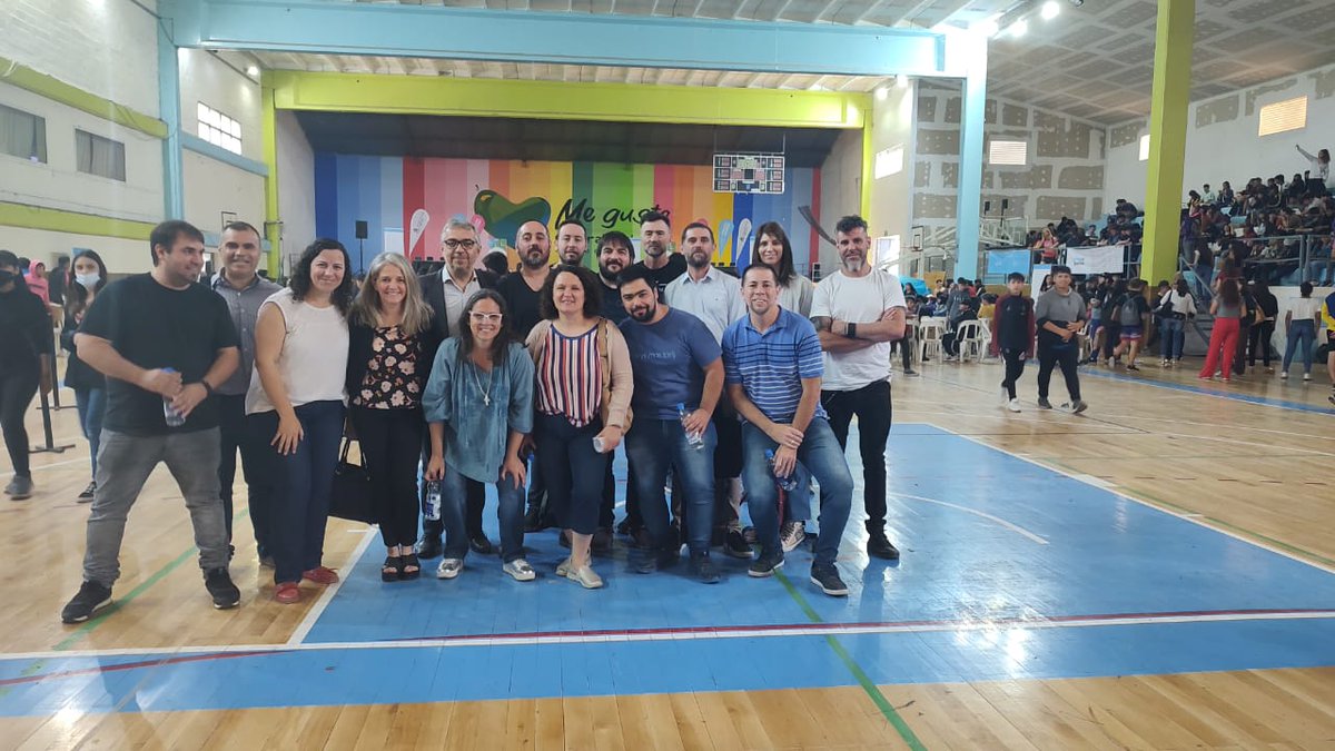 salbarracin's tweet photo. Hoy en Gral_Rodríguez, luego de participar en la entrega de computadoras de #ConectarIgualdad nos reunimos con el equipo territorial de la Región 10 de la @DTE_BA, Jefa Regional y Jefa Distrital. Queda poco año y todavía mucho que hacer. https://t.co/cwhMbYqMJg