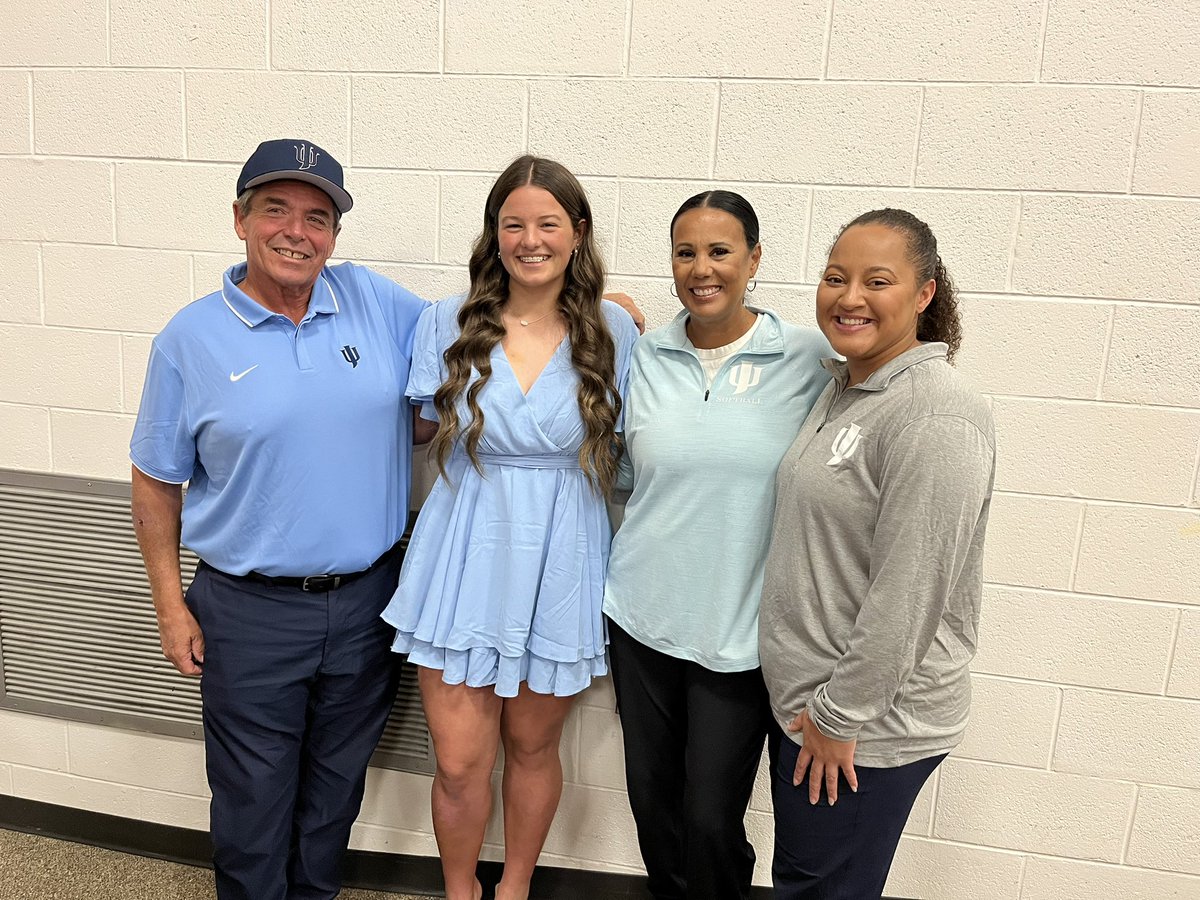 JURoyalsSB's tweet photo. It’s was a great day up in the Tri-Cities for JU Softball as we had 4 of our commits make it official!  Welcome to the Royal Family @audrey33_2023 @KayleighQuesin1 @RyleeFields10 @theemilywyatt https://t.co/pcbOoTQLWB