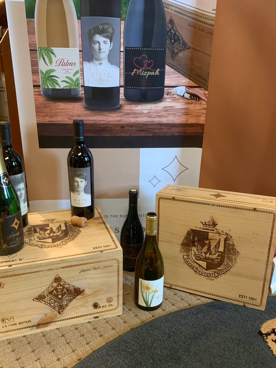 RubyPointsNapa's tweet photo. This season its the perfect time to celebrate with Ruby Points wine made exclusive for Alpha Sigma Alpha!
Get your fall shipment and  enjoy with a friends the magic of Ruby Points Napa Valley wines! 
Join today the Ruby Points Club at https://t.co/AzxjqTbDu6
#sorority #rubypoints https://t.co/M1f15O36Rj