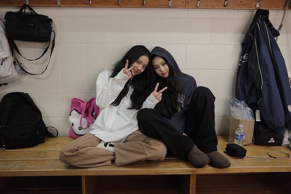 hourly jensoo tweet media