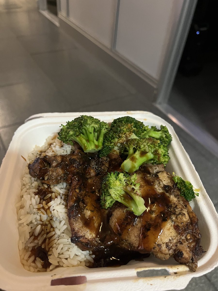 theflikfanatic's tweet photo. Little Jerk Chicken special on a Wednesday… #settledown https://t.co/8wplZ9SZxb