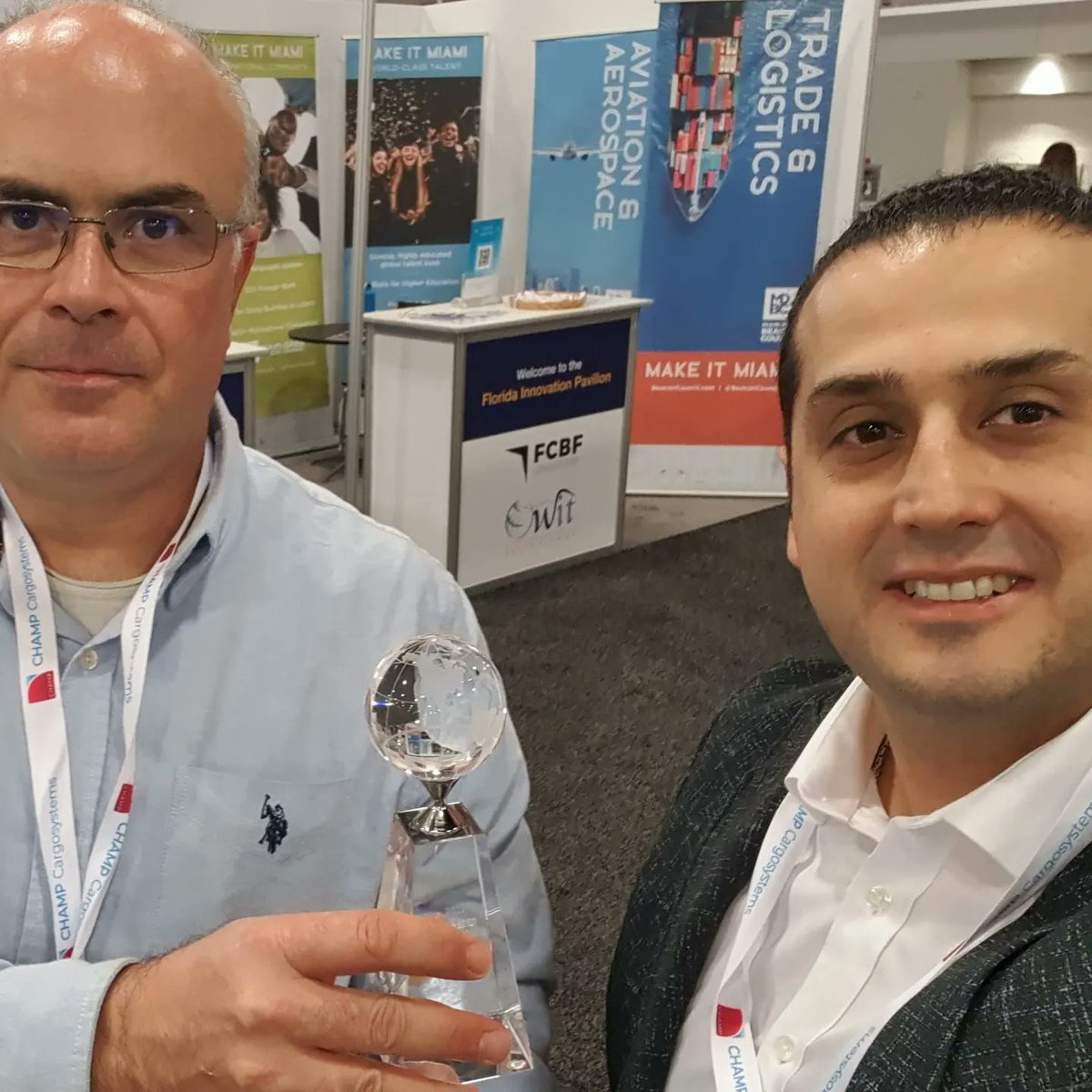 AlihsanGner1's tweet photo. Our innovative air pallet design (IVP inflatable Vacuum Pallet) is 2022 Air Cargo Sustainability Awards finalist and we got awarded. Thank you for everyone from Miami #aircargoforum @tiacaorg https://t.co/5fAA48URTw https://t.co/8JWjcfJvW7