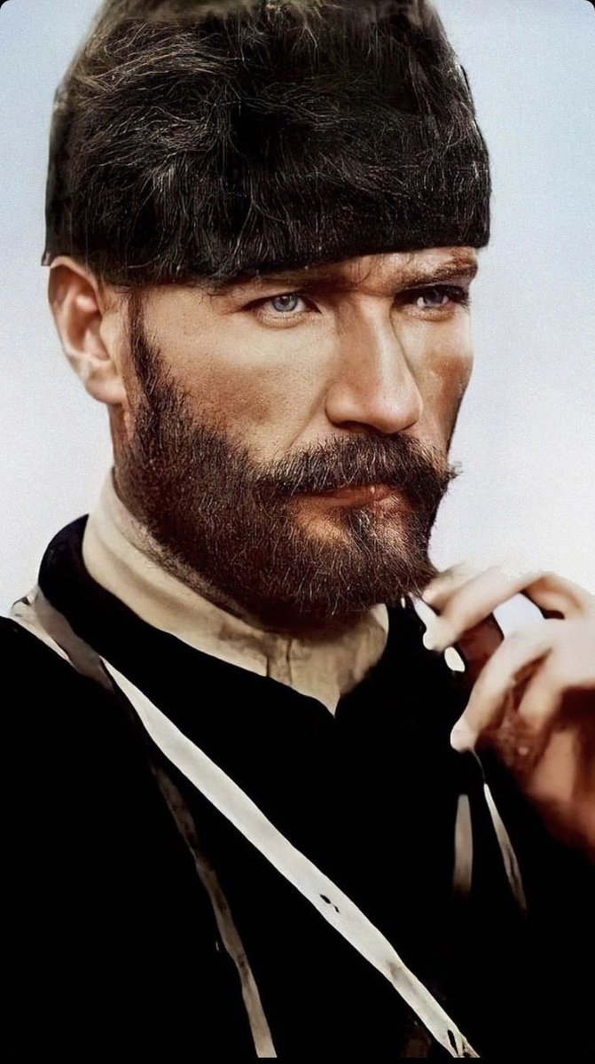 "Bir daha gel gel Samsun'dan
sarı saçlım mavi gözlüm
nerde nerde nerdesin dost"