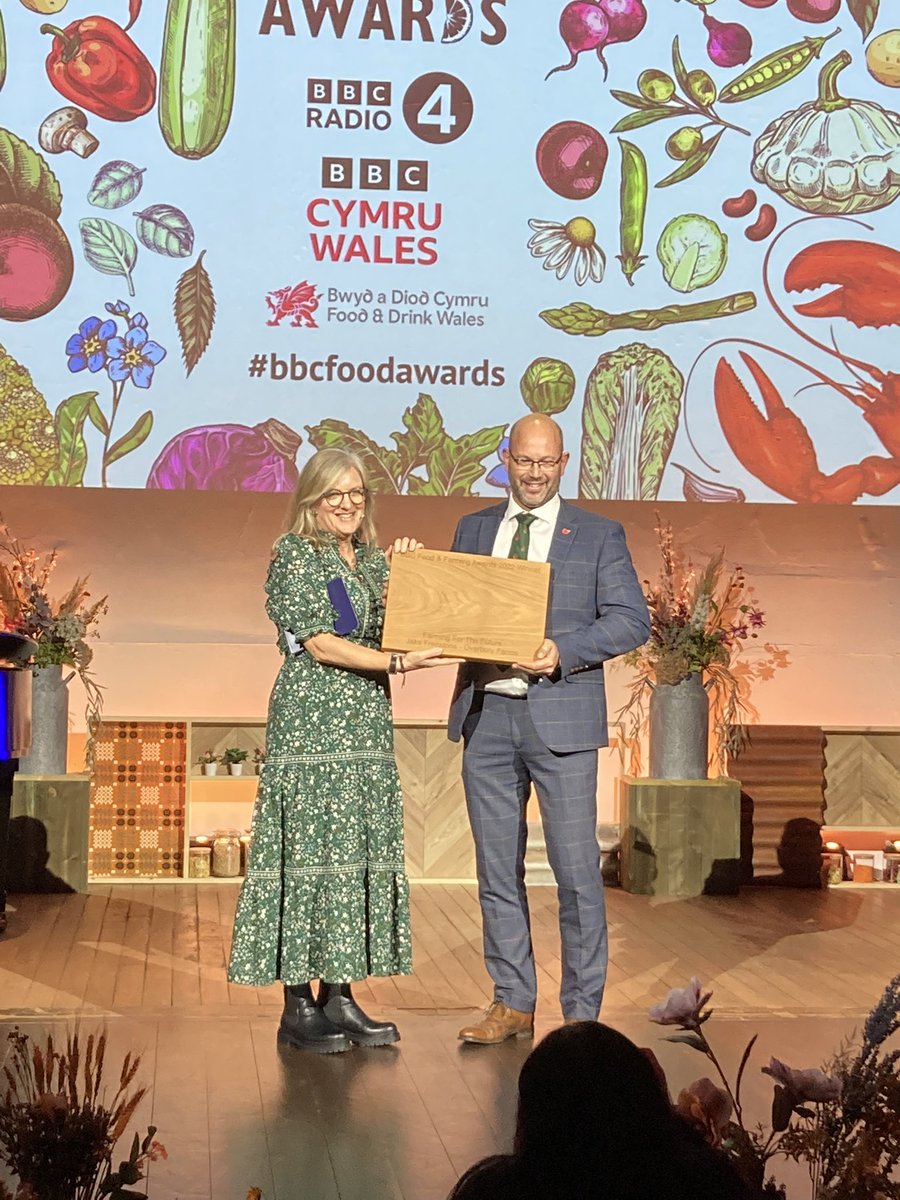 Well done <a href="/No1FarmerJake/">Jake Freestone</a> and all at Overbury ~ recognition of the good work you are all doing! Future of Farming winners at the #bbcfoodawards #regenerativeagriculture #positivefarming thank you <a href="/charlottebsmith/">charlotte smith</a> for such excellent judging! 😉
