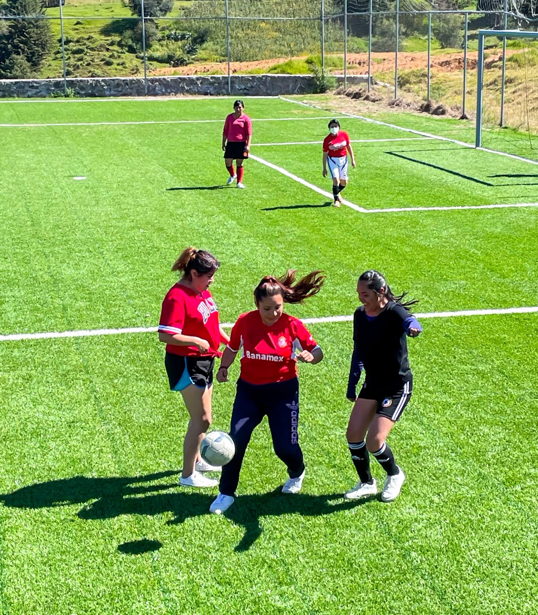 UTZin_oficial's tweet photo. Hoy iniciamos el torneo de fútbol rama femenil, una de las actividades recreativas y deportivas que se realizan en la Universidad Tecnológica de Zinacantepec
#OrgulloUtzin
#SomosUtzin
#BISUniversities https://t.co/G2O3zJEF80