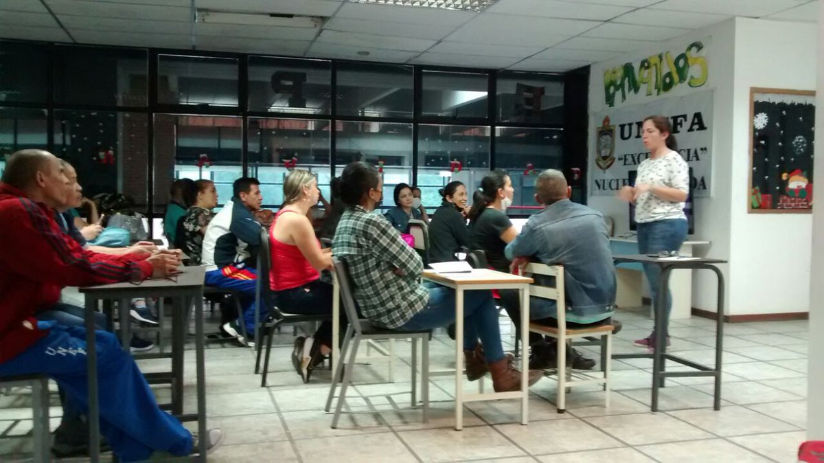 Nucleo_Miranda's tweet photo. UNEFA #NúcleoMiranda Los Teques continuó con el ciclo de talleres formativos en el marco de la actividad especial "UNEFA Emprende", con la presencia de la Lic. Valerie Obregón, miembro del Movimiento de Emprendedores por Venezuela. @angiolillofp @UNEFA_VRRC @Unefa_VEN @marchahil https://t.co/80u4IEIAOk