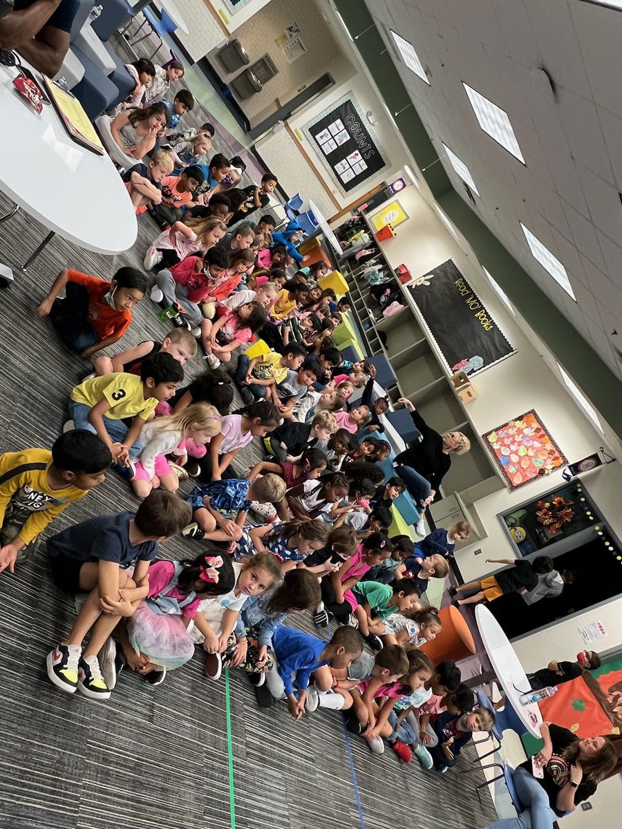 Mrs_Arceo's tweet photo. Election Day in kindergarten today 🗳💙 @Boals_Frisco #FISDmadetoshine https://t.co/3LMi3Y9nb2