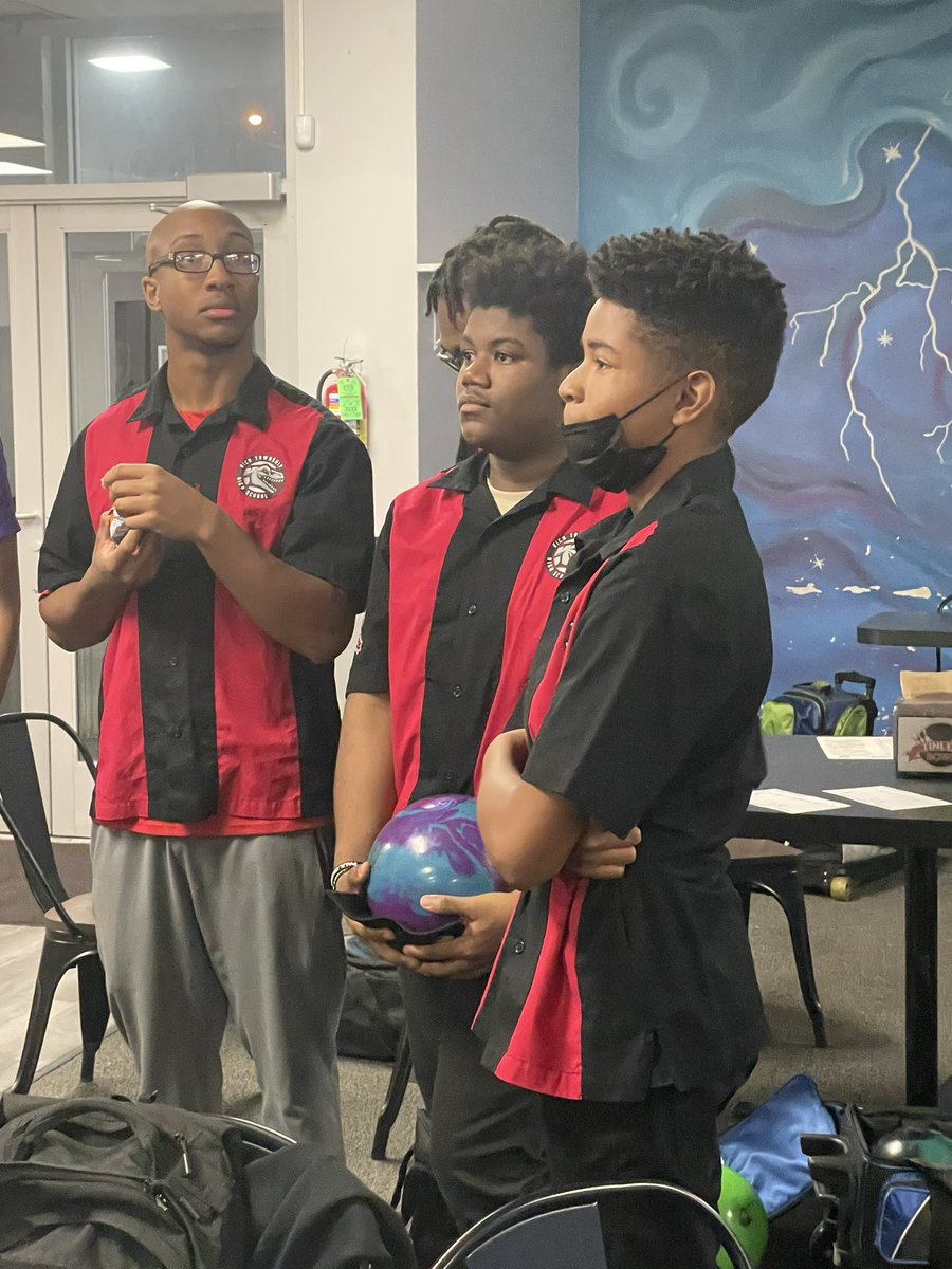 RTHS_Athletics's tweet photo. @RichTownshipHS Varsity @RTHSboybowling wins the first match of the season against Evergreen Park, 1619-1551.  Congrats gentlemen!! #richinstudentsuccess https://t.co/kga1ccvqhx