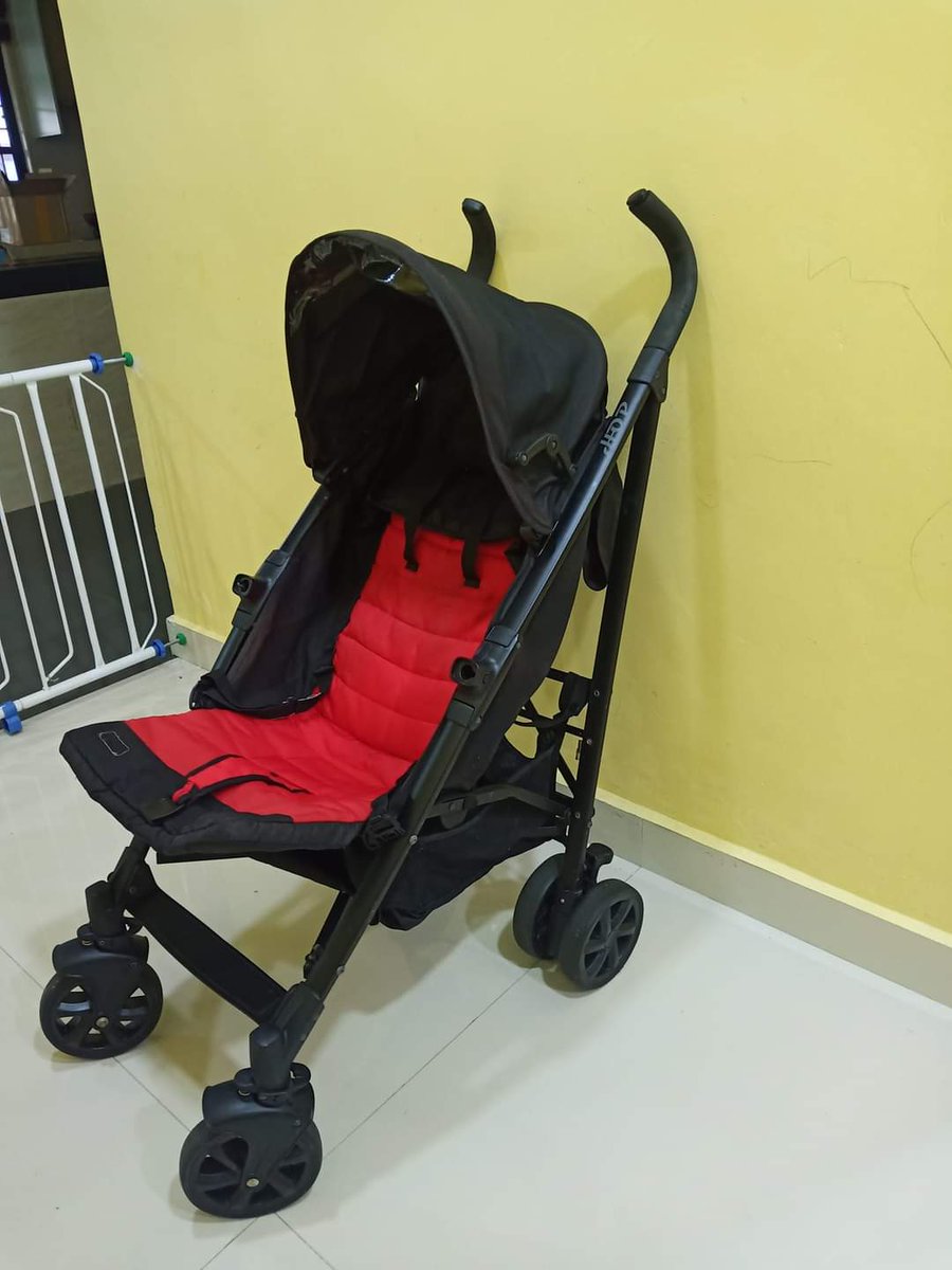 dqeen's tweet photo. Zaman kegawatan ni kena berjimat. Aku jumpa stroller boleh baring org nk letgo rm50. Terus gi rmh dia semalam kat nilai. stain2 boleh basuh n some wear n tear pada besi dan tayar dia. What a deal! 
Join la group fb kawasan setempat korang, kadang2 org byk letgo brg dari situ. https://t.co/mI8paAwWvR