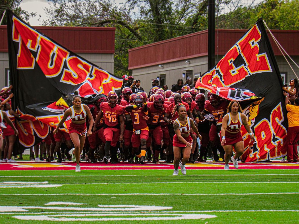 cam3ramanash's tweet photo. Ball N Parlay🐯! #tuhc https://t.co/UGXJkFM9Ss