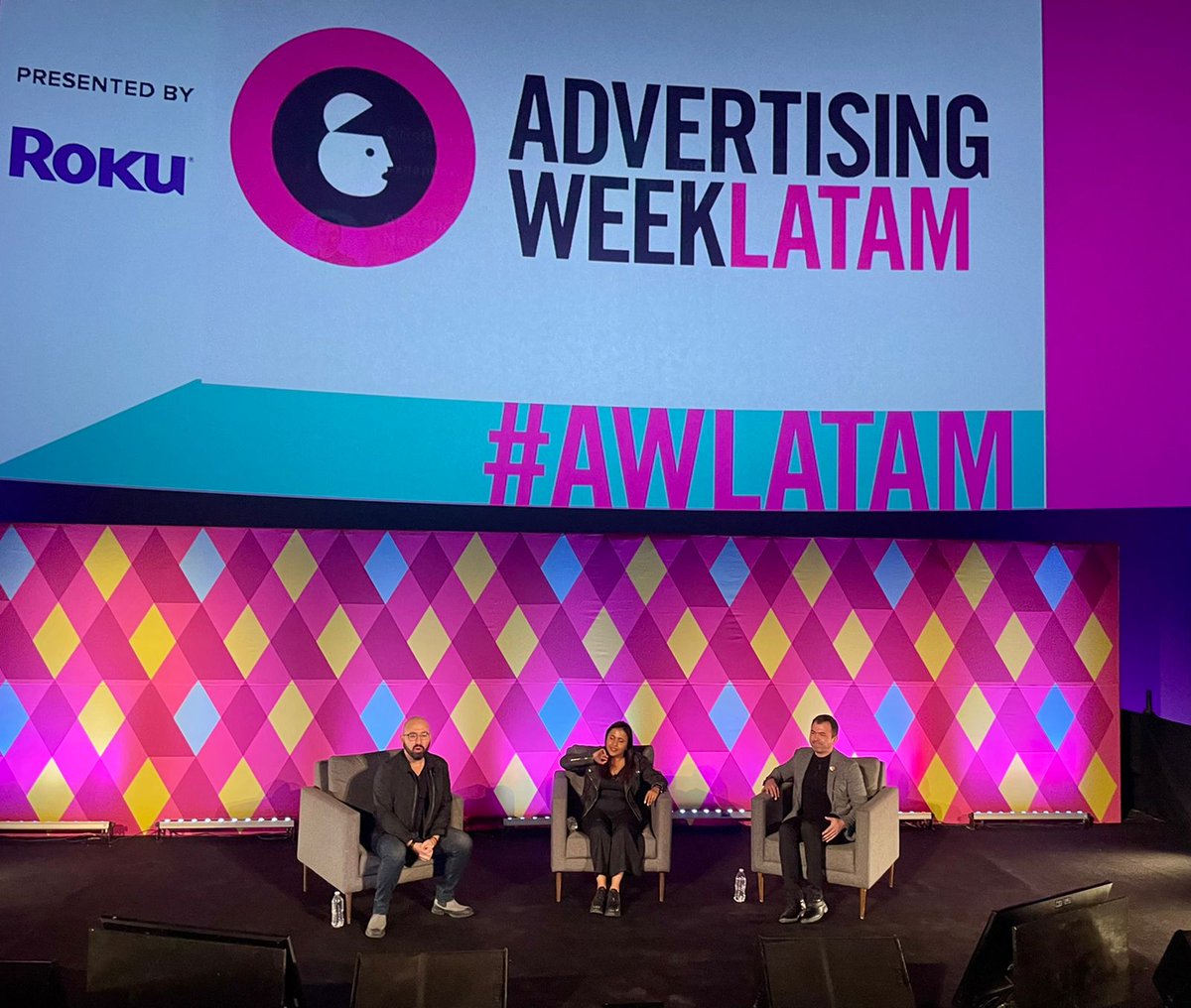 Altazor_Intell's tweet photo. En la primera ponencia del día, @ClaudioFloresT, CEO de Altazor, compartió con Cristina de la Peña, fundadora y CEO de @synapbox y con @anempeque, Dir. de Insights y Revenue Strategy de Warner Bros. Discovery: "Investing in Branded Content: The Ultimate Cheat Code"

#AWLATAM2022 https://t.co/zfsOjbbWty