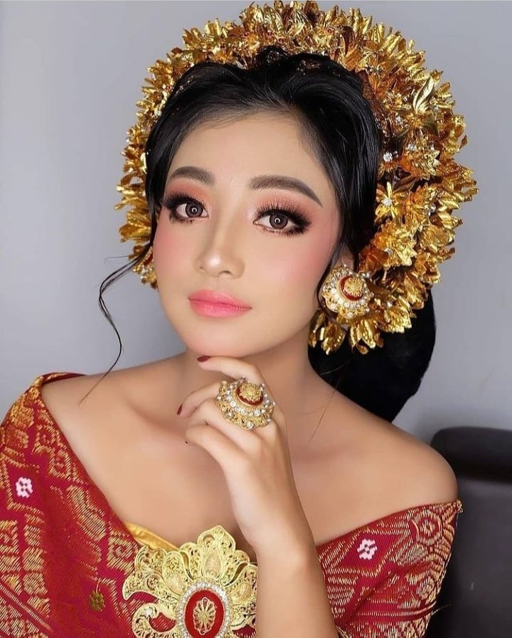 Hubungan yang serius itu, tidak harus diawali dengan cinta dan sayang lebih dulu
Cukup niat sungguh-sungguh kemudian sama-sama komitmen untuk hidup berdua selamanya, itu tanda hubungan yang baik dan dewasa....ya kan?🌹

Salam budaya dalam balutan keindahan
#PuspitaNagari 🌹