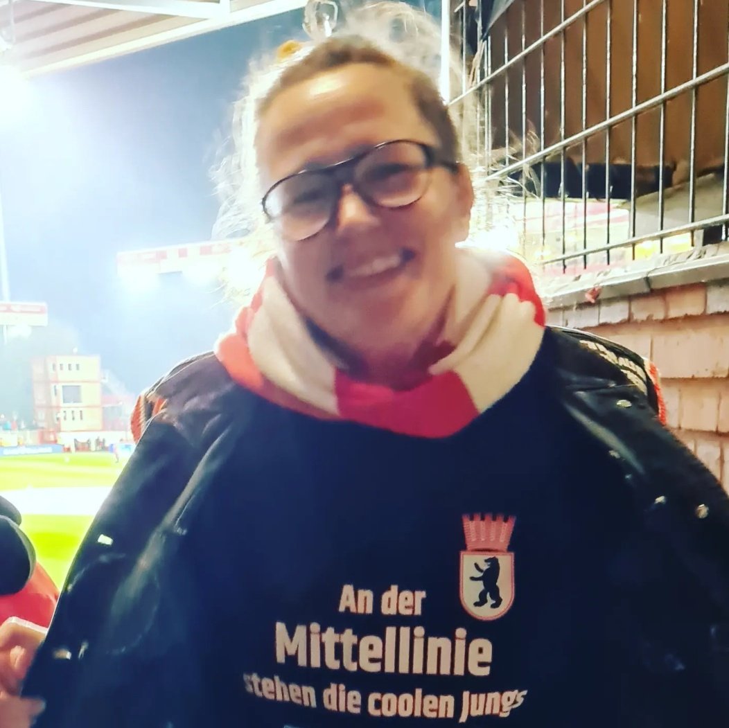 SiebertTine's tweet photo. wie nur Unioner lächeln können #FCUFCA https://t.co/TKVhOyE9vb