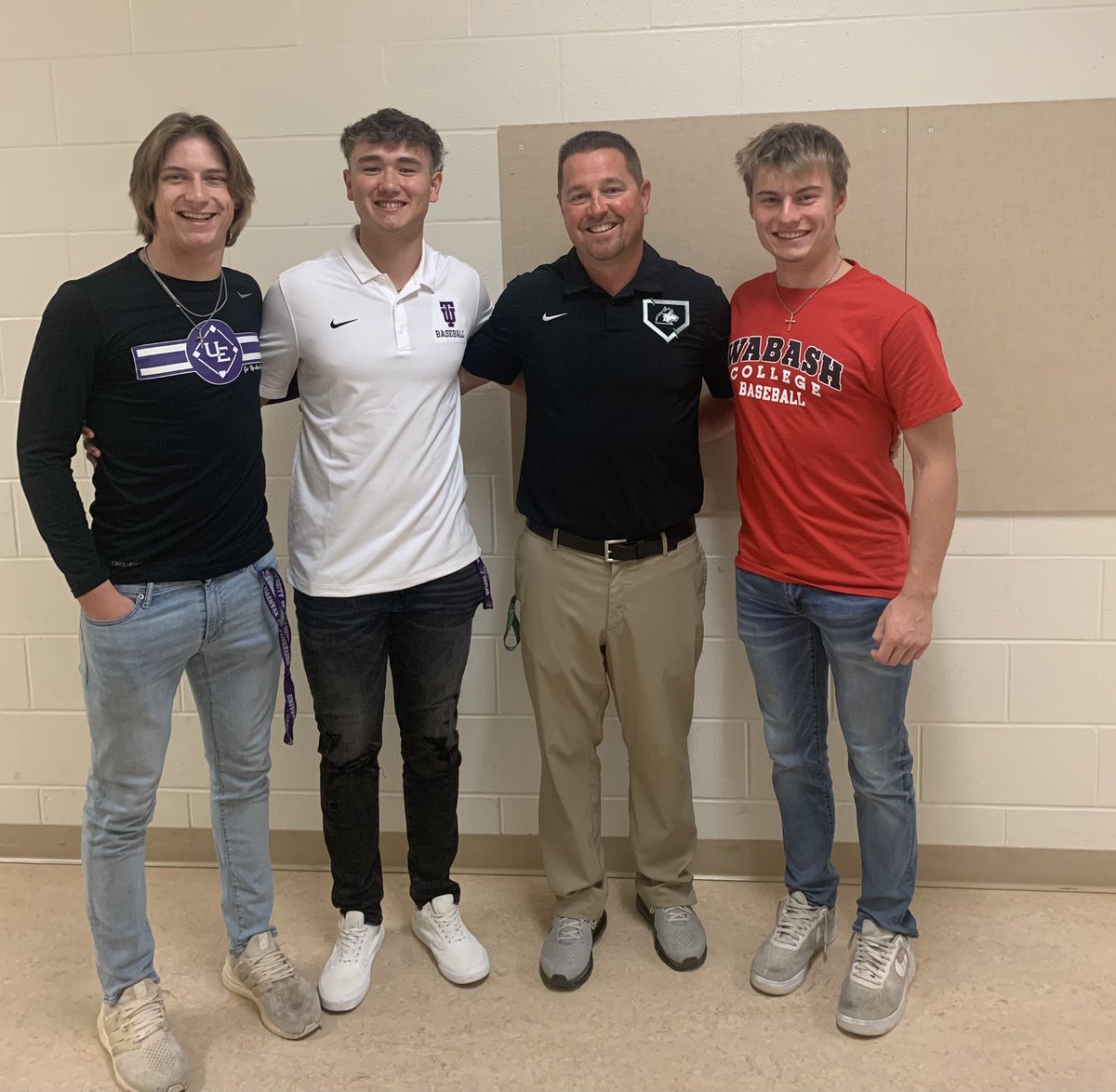 Big congrats to our senior signees today

<a href="/RyleeSingleton/">Rylee Singleton</a> Taylor University
<a href="/drew_neidig/">Drew Neidig</a> Wabash College
<a href="/aaronnehls3/">Aaron Nehls</a> University of Evansville
