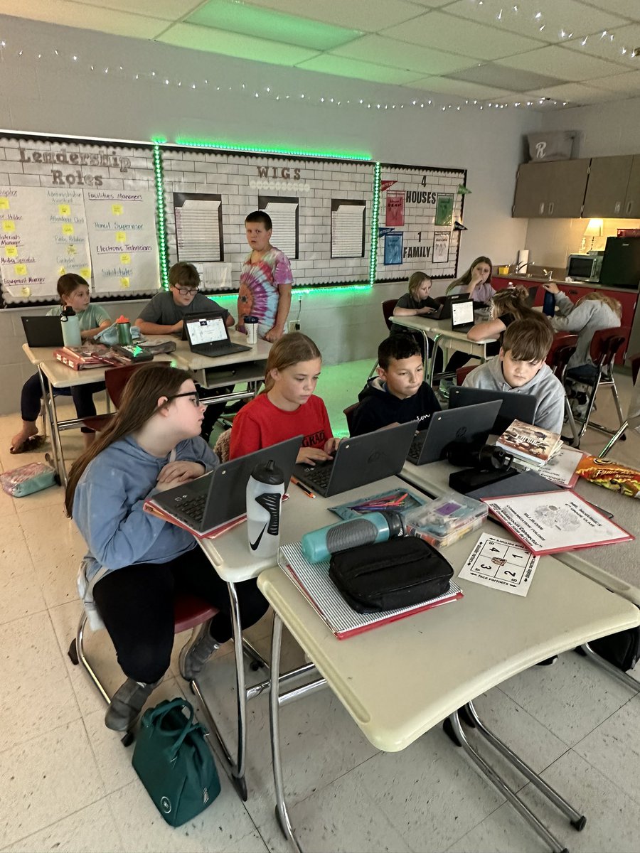 _ChelseyReid_'s tweet photo. 6th graders are loving Project Based Learning. @ALLENCOUNTYINT #accountablecollaborator #effectivecommunicator https://t.co/gji4Pv4sAO