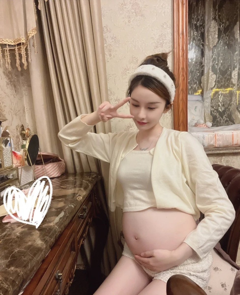 1pregnant2loli tweet picture