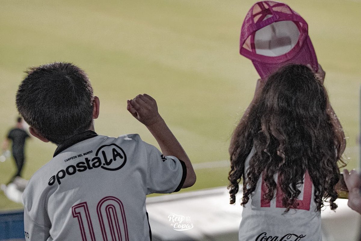 Esta es tu hinchada, #OLIMPIA. 

✔️ la que va descontrolada. 
✔️ la que copa en todos lados. 

#VamosReyDeCopas ❤️‍🔥🏆