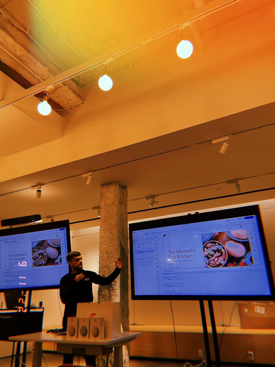 nayanika_ranjan's tweet photo. Data Stream Processing Night in NY by @aicampai @ApacheBeam  at WiX playground. 
#datastreamnyc https://t.co/MGtKhK0d98