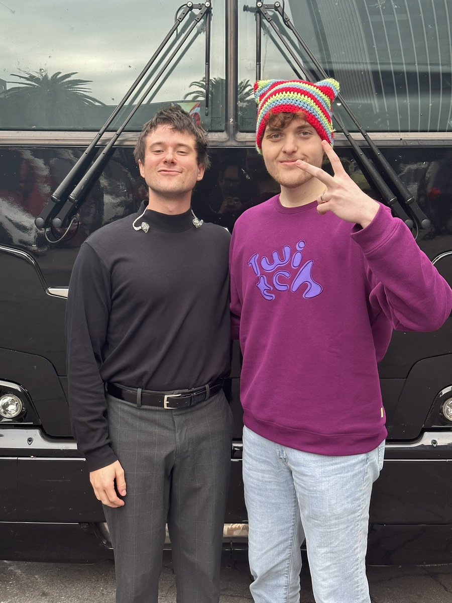 AlecBenjamin's tweet photo. Forgot to mention .. this happened ! 

I met @Dream and did a private soundcheck show for him in LA 😌 https://t.co/3rs50BjaAg