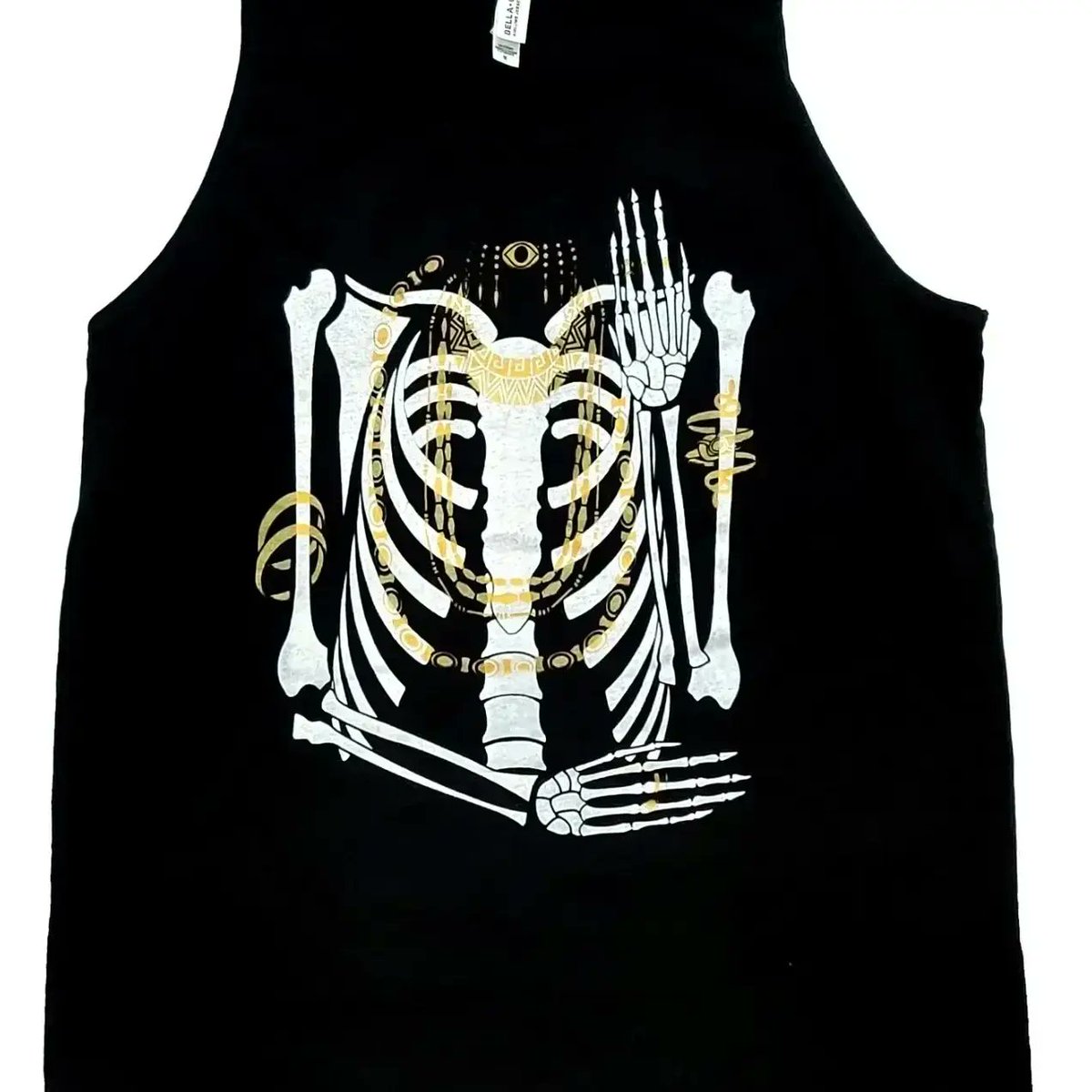 Hi all! Im returning to Kumoricon! Smallpress 926. Huge restock of shirts, hoodies and one off pieces.Looking forward to seeing you all there. #kumoricon