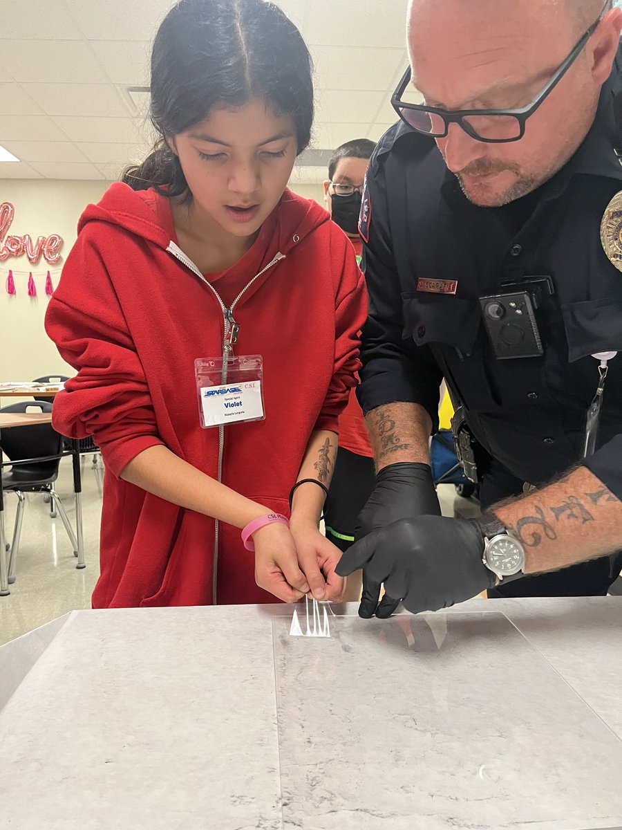 MKMSScience's tweet photo. Starbase 2.0 learned all about fingerprints today.  They were able to practicing lifting and transferring prints! @KendrickBroncos https://t.co/OyewimP8VE