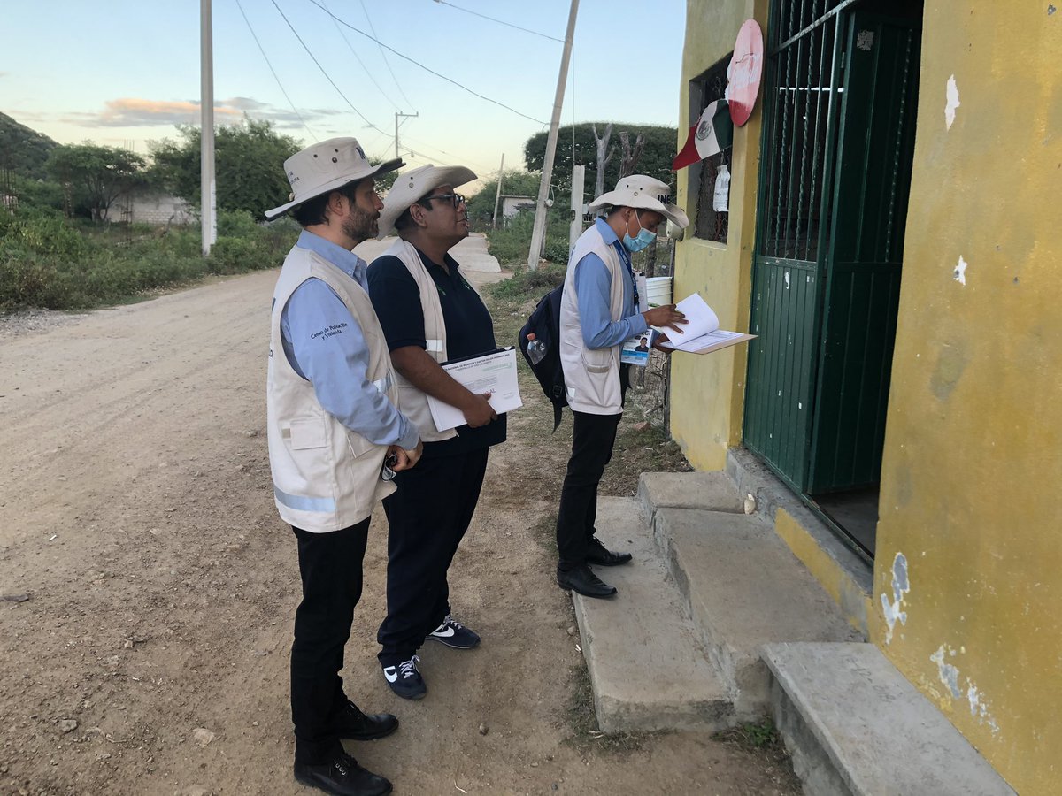 EdgarVielmaEVO's tweet photo. Nos encontramos en el puerto d Salina Cruz, Oaxaca, en compañía del titular d @coneval, Dr. @JoseNabCruz, supervisando las últimas decenas d la #ENIGH 2022. Agradezco enormemente a todo el personal d la Coordinación Estatal por su alto compromiso para la recolección d información https://t.co/4iOAdzEXVf