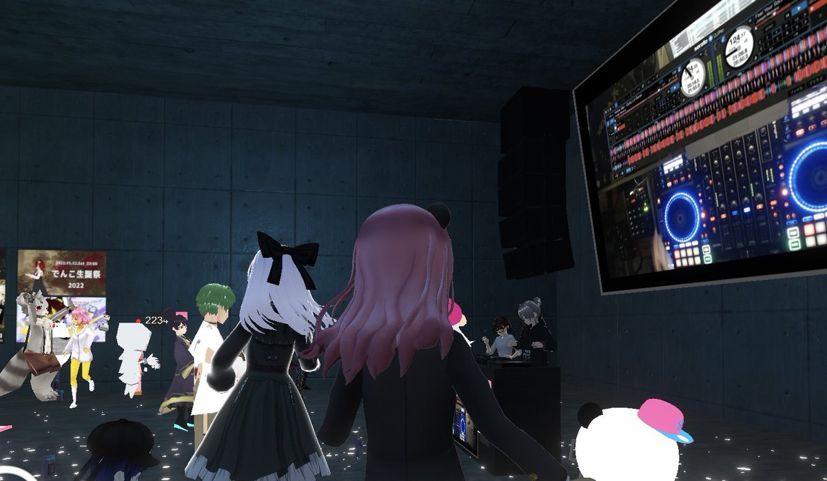 ma330077's tweet photo. パラパラ練習したあと少し時間があったので、今日は水曜じゃないか！ということでー行ってみましたー！
めちゃ盛り上がってたー
素敵空間でした！
#mXizm
#METAKAMATA https://t.co/YpFJTZ20FE