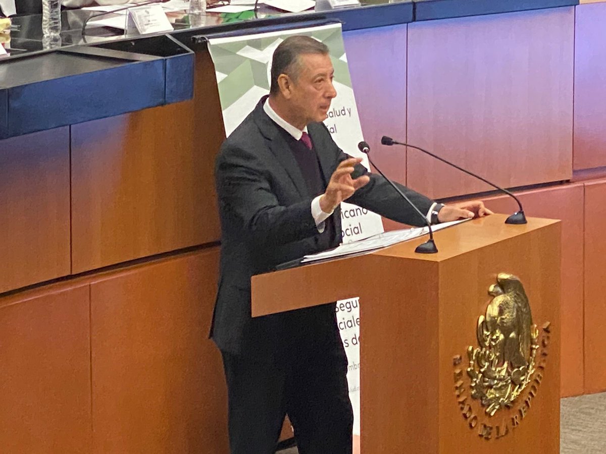 ISSSTE_mx's tweet photo. Al iniciar su comparecencia, el DG, @drpedrozenteno, señaló que tras la pandemia #COVID19, el #Issste ha recuperado su capacidad de atención casi en su totalidad. Se estima que al finalizar el 2022, las unidades de primer nivel otorguen 10.7 millones de consultas #IsssteAlMomento https://t.co/E1ZQgsinGc