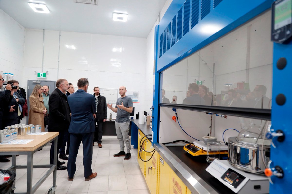 SEDESUQro's tweet photo. El secretario @mdelprete realizó una visita a la empresa #ADFAST, en reunión con los copresidentes de la compañía realizó un intercambio de perspectivas respecto al ecosistema industrial sostenible. #JuntosAdelante https://t.co/vVi8EdmrD4