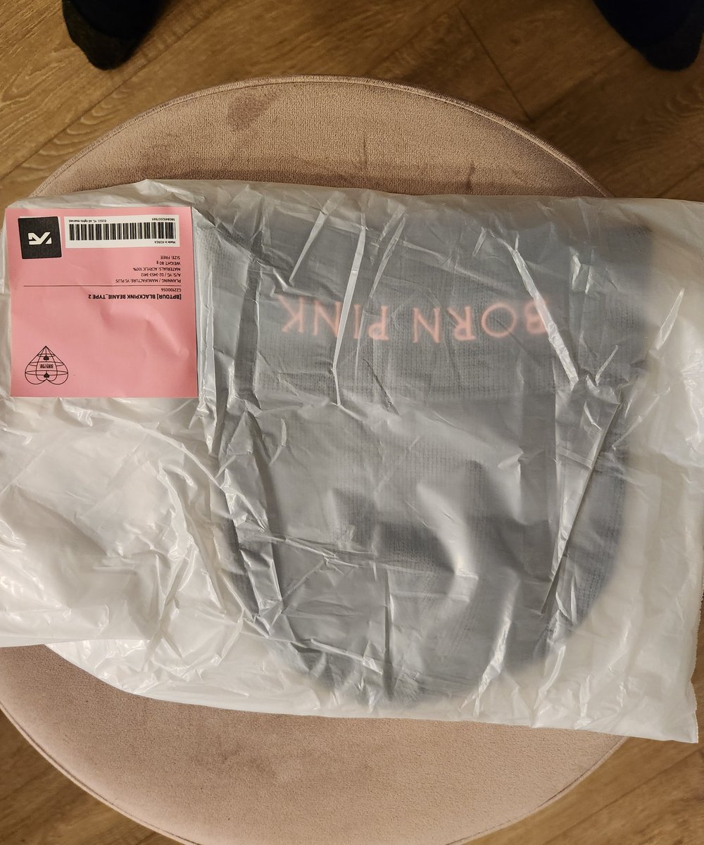 AHNimaL's tweet photo. Anyone interested in Black Pink merch from Korea? I'll be at the United center around 4pm #BlackpinkChicago https://t.co/KNhln7Qjsq