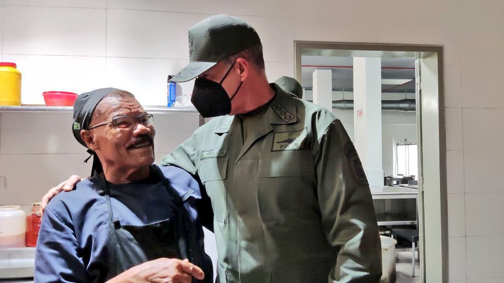 ArmadaFANBVzla's tweet photo. #Entérate || Cmdte Gral de la @ArmadaFANBVzla Alm @AnibalBritoHer1 visitó las unidades acantonadas en el Complejo Naval "CN Antonio Picardi" @AB_Guardacostas, @mppd_ochina y  @ocamar_mppd, efectuando un amplio recorrido por sus instalaciones en compañía del @VA_GonzalezJose, https://t.co/JG8OP8ILYM