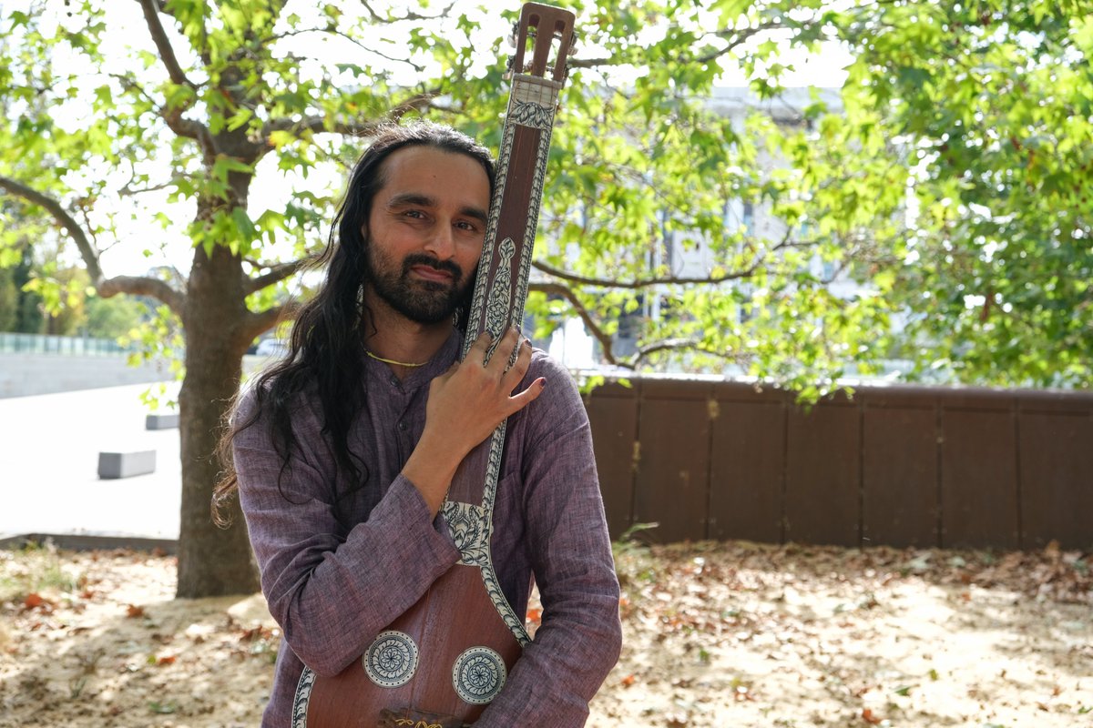 The NFF is proud to announce the 2022 National Folk Fellowship Presentation, in partnership with the National Library of Australia:
𝘘𝘶𝘢𝘥𝘳𝘪𝘭𝘭𝘦 𝘛𝘶𝘯𝘦𝘴 𝘊𝘪𝘳𝘤𝘭𝘪𝘯𝘨 𝘙𝘰𝘶𝘯𝘥 by Dr Mahesh White-Radhakrishnan - head to the NLA website for more info