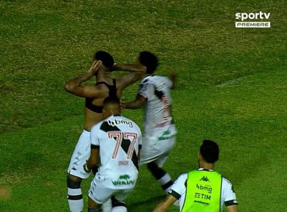 rodsilverio_'s tweet photo. O Vasco é o único clube do mundo capaz de ganhar 1 ponto em uma vitória e ganhar 3 pontos em um empate. https://t.co/lEoanFASNi